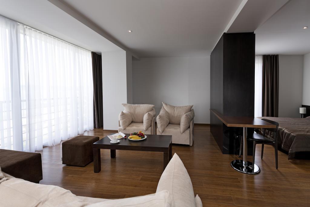 Romantique Dojran Hotel エクステリア 写真